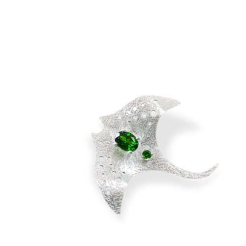 Meri Manta Convertible Brooch Pendant with Chrome Diopside by INIZI